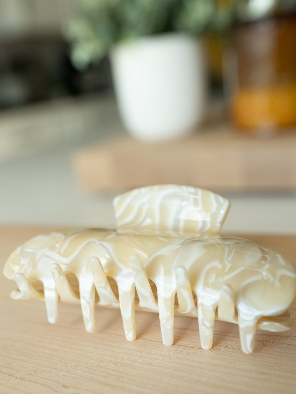 π 2/$20 Cream Acrylic Hair Claw - Picture 8 of 8